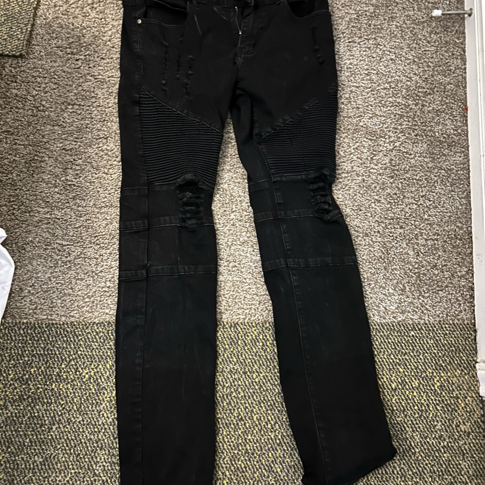 Black Skinny Jeans